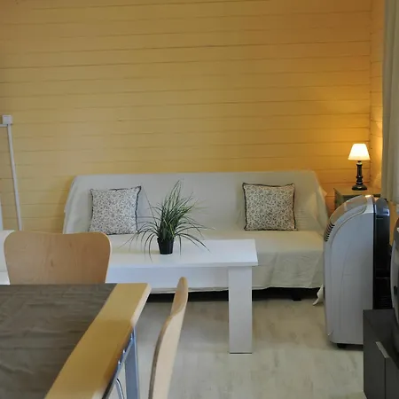 Oliwood Aparthotel 2*